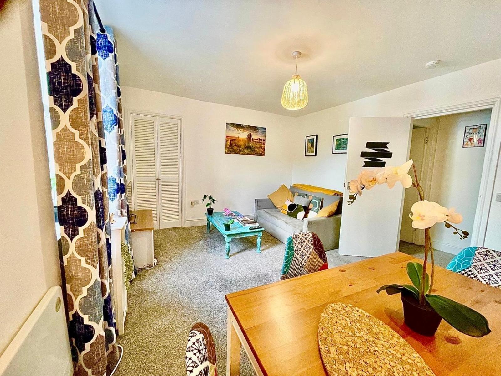 Cosy Authentic Flat In The Heart Of กาลาชีลส์ ภายนอก รูปภาพ